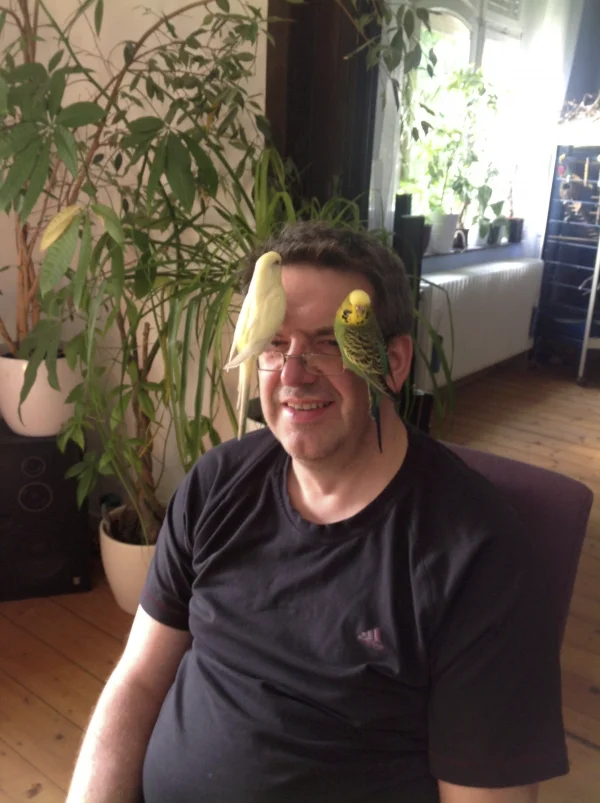 Wellensittich-Bild: Tweety und Jelly lieben die Brille Ihres 