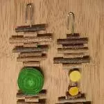 Holzperlen fädeln